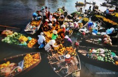 MK002-DCY113-Busy-cai-rang-floating-market-immense-mekong-delta-discovery-tour.jpg